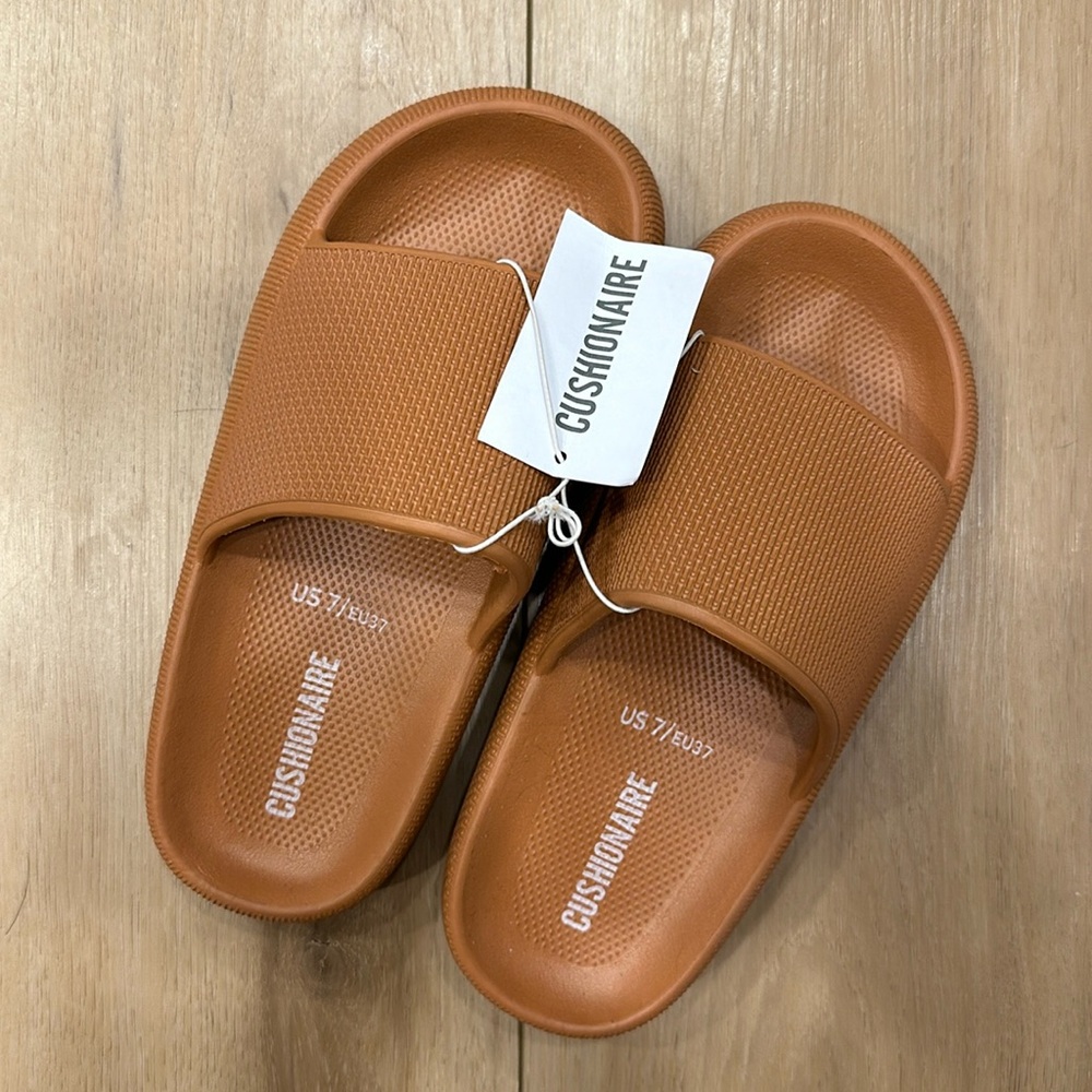 Cushionaire Sandals NWT US 7